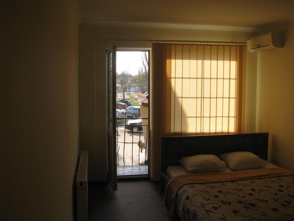 Cowboy Hotel Odessa Room photo