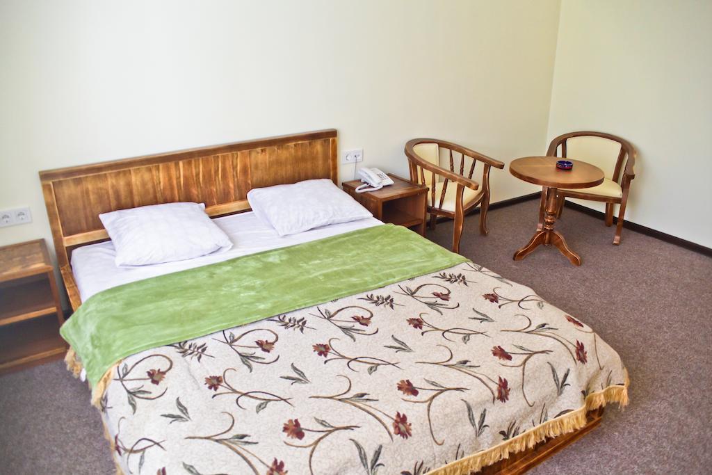 Cowboy Hotel Odessa Room photo