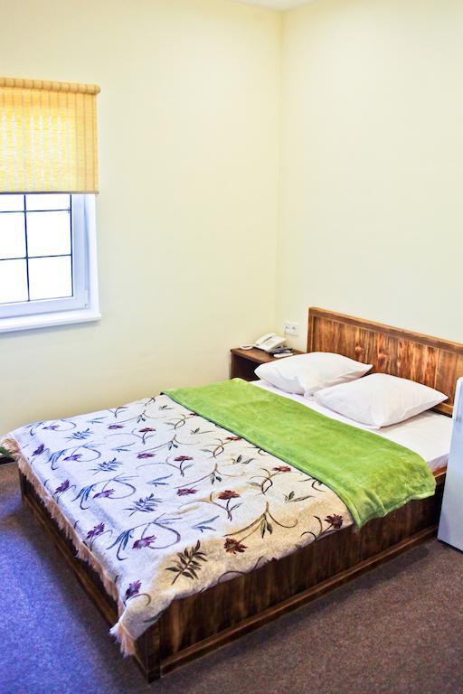 Cowboy Hotel Odessa Room photo