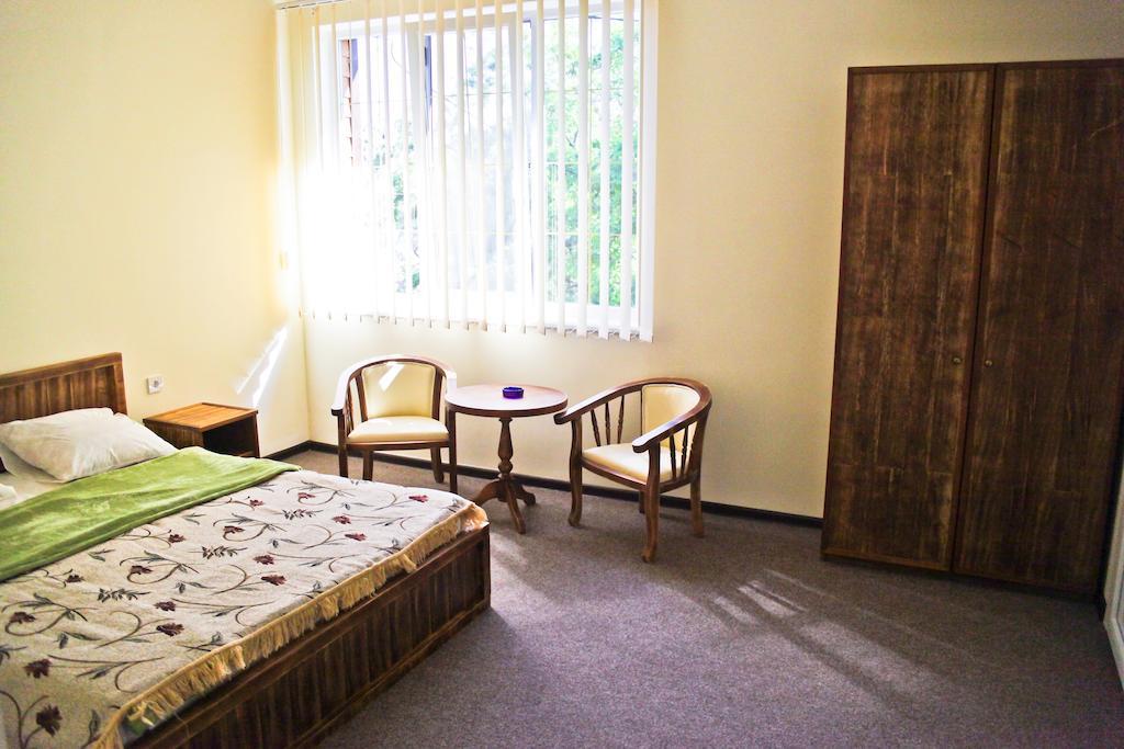 Cowboy Hotel Odessa Room photo