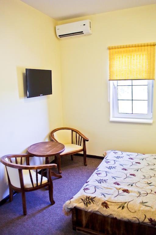 Cowboy Hotel Odessa Room photo