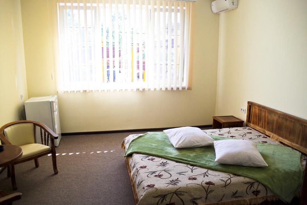 Cowboy Hotel Odessa Room photo